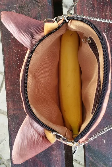 You can fit a banana lengthwise into Oliver the cat faced chain bag. I guess. If you want to.